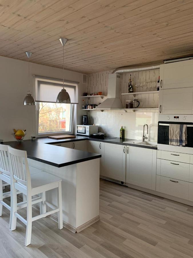 Modern Cozy 2 Bedroom Apartment Near City Center パルヌ エクステリア 写真